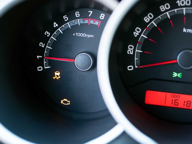 engine warning light showing up on car dashboard for diagnostics
